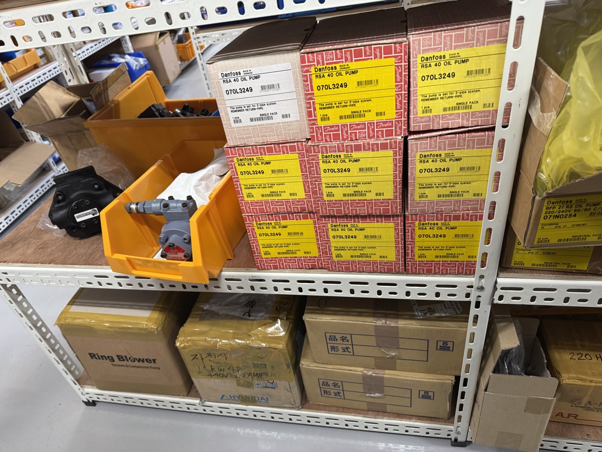 Danfoss RSA 40 오일펌프(품번 070L3249) 신품 박스 재고 — (주)더백산 부산 창고 보관